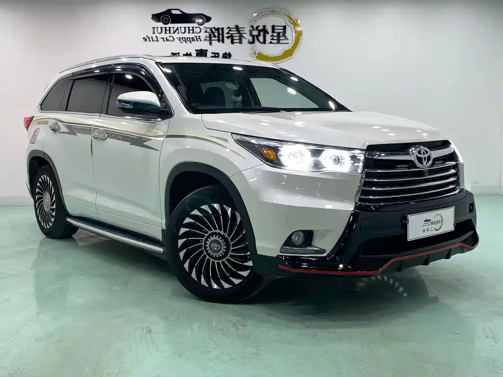 TOYOTA HIGHLANDER