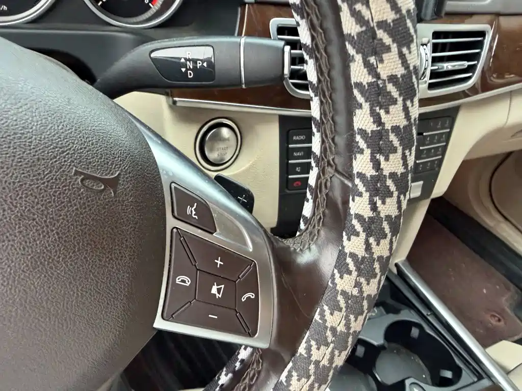 Mercedes-Benz E-Class — миниатюра 10