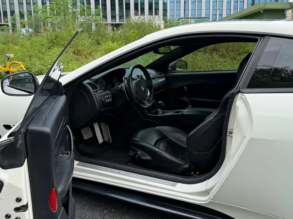 Maserati GranTurismo — миниатюра 8