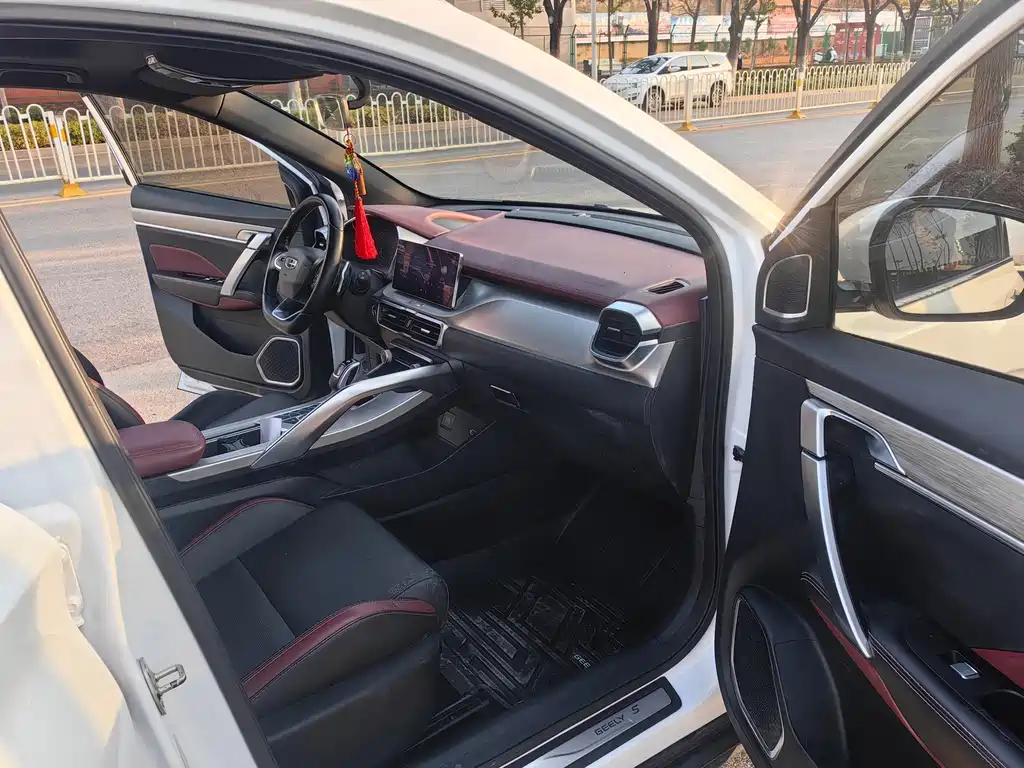 Geely Binyue — миниатюра 6