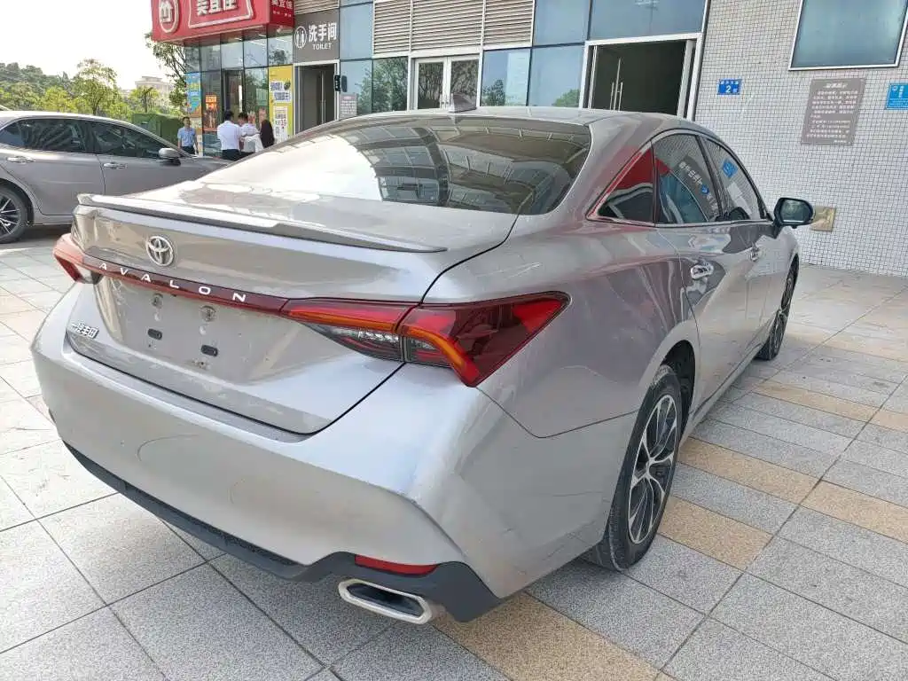 Toyota Avalon — миниатюра 8