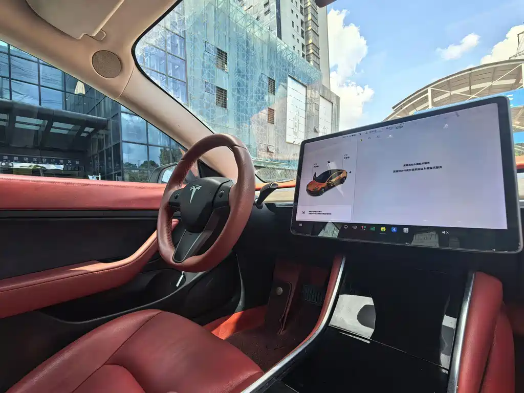 Tesla Model 3 — миниатюра 9