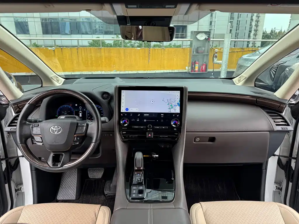 Toyota Alphard — миниатюра 5
