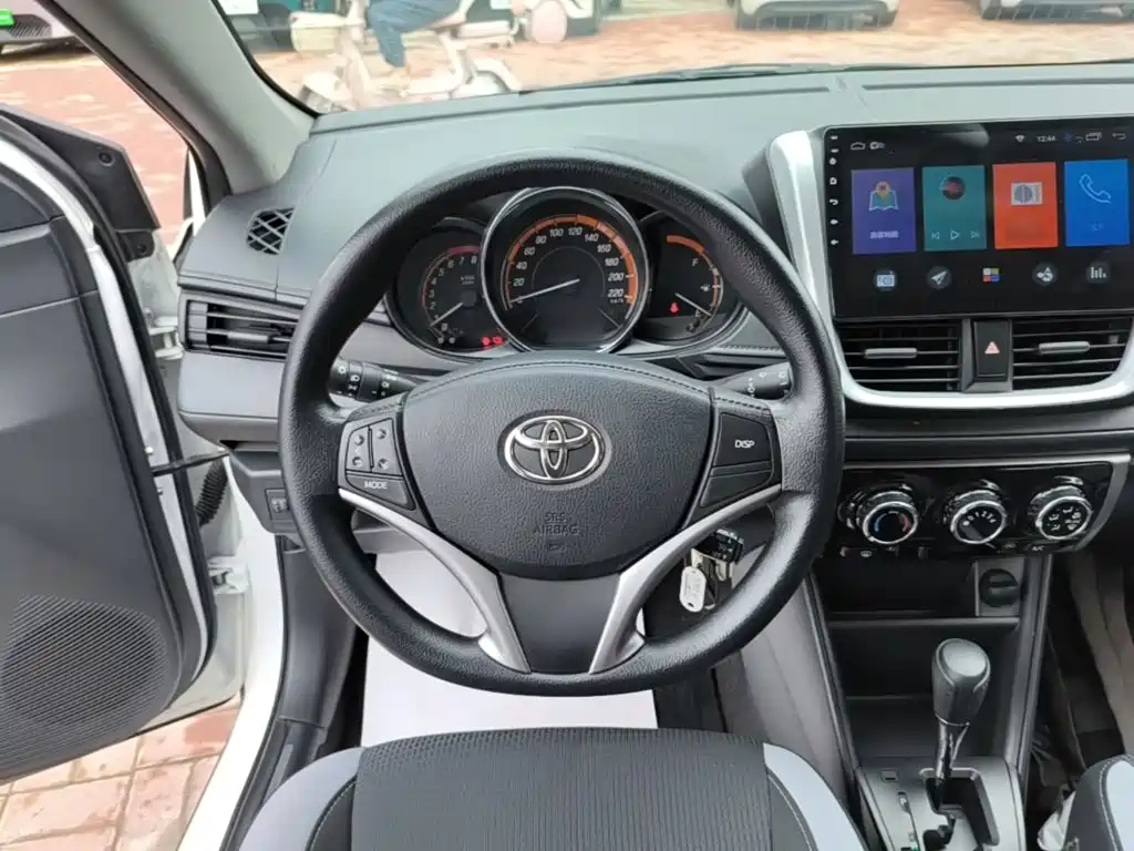 Toyota Yaris L — миниатюра 11