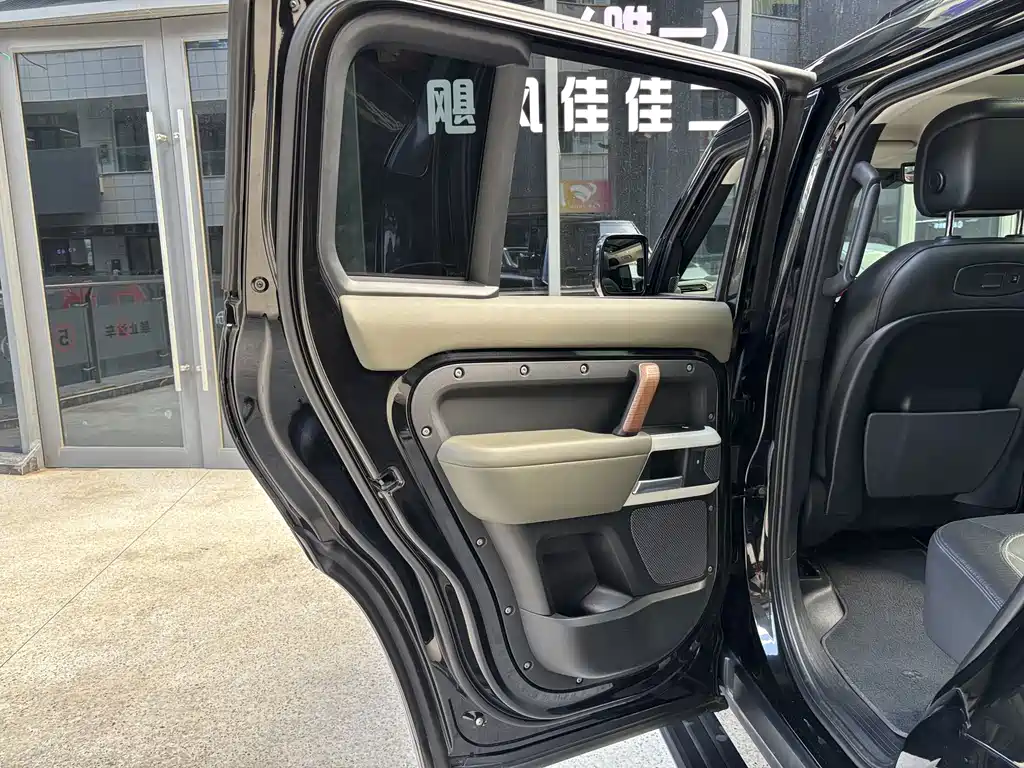 Land Rover Defender — миниатюра 16