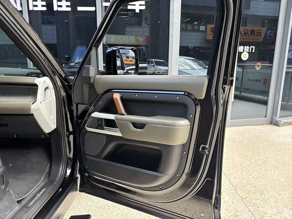 Land Rover Defender — миниатюра 52