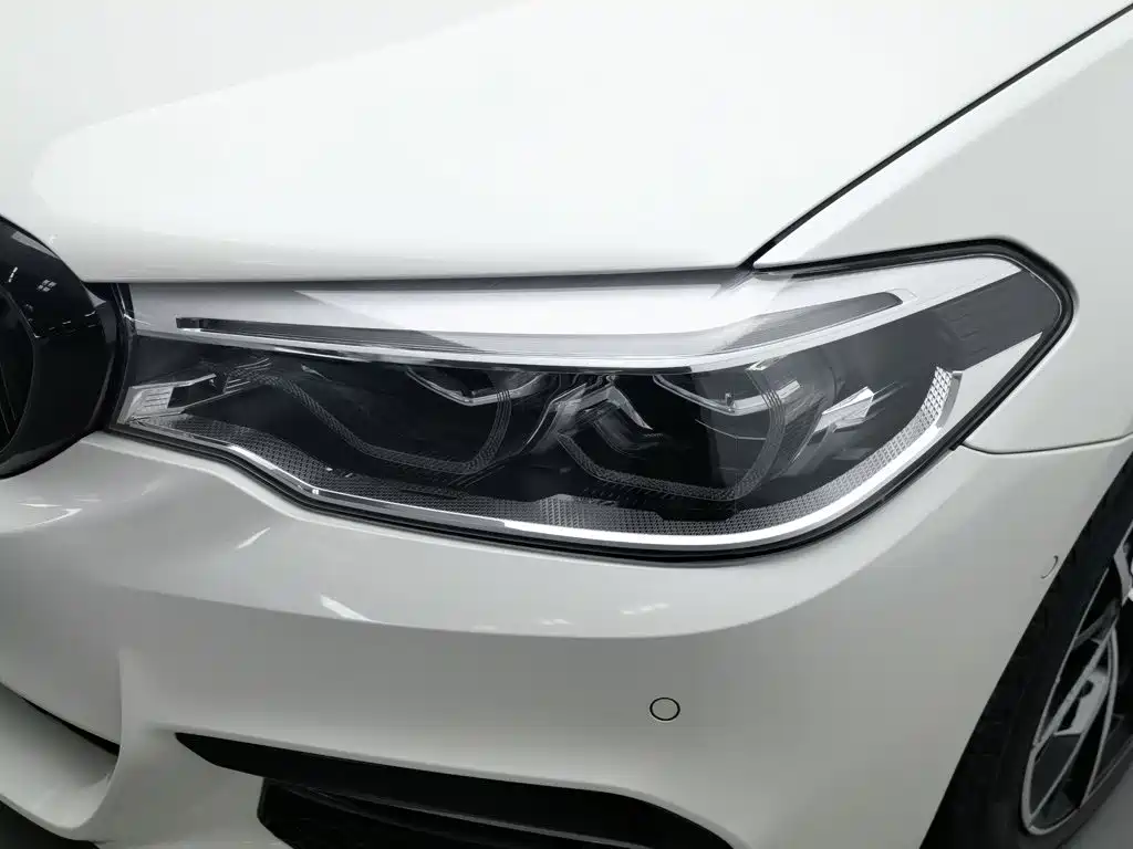 BMW 5 Series — миниатюра 7