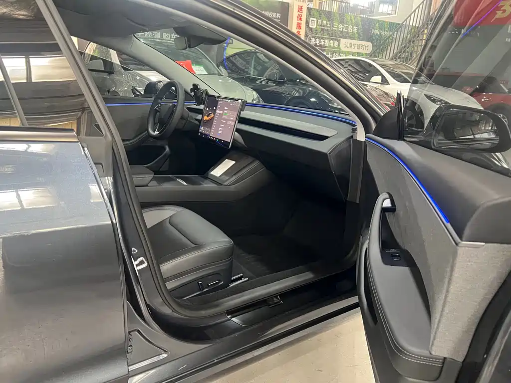 Tesla Model 3 — миниатюра 13