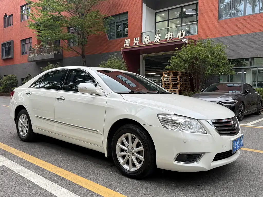 Toyota Camry — миниатюра 3