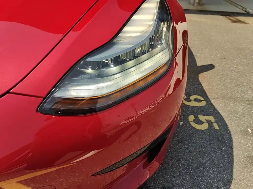 Tesla Model 3 — миниатюра 24