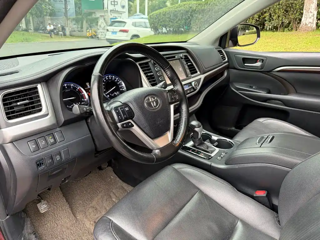 Toyota Highlander — миниатюра 7