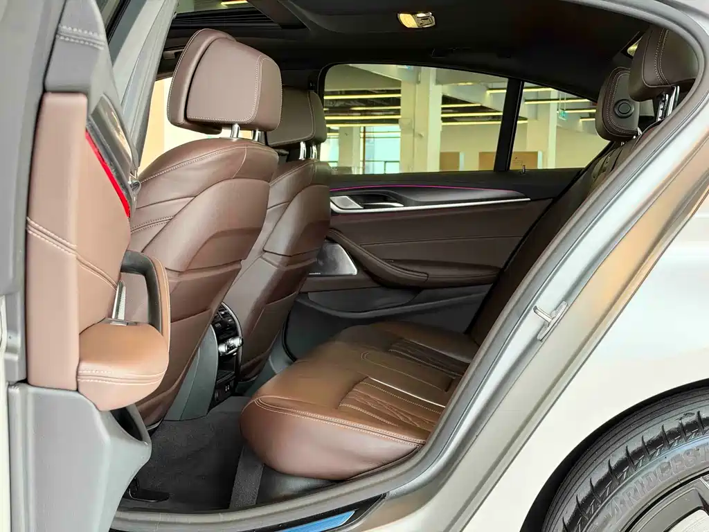 BMW 5 Series (Import) — миниатюра 9