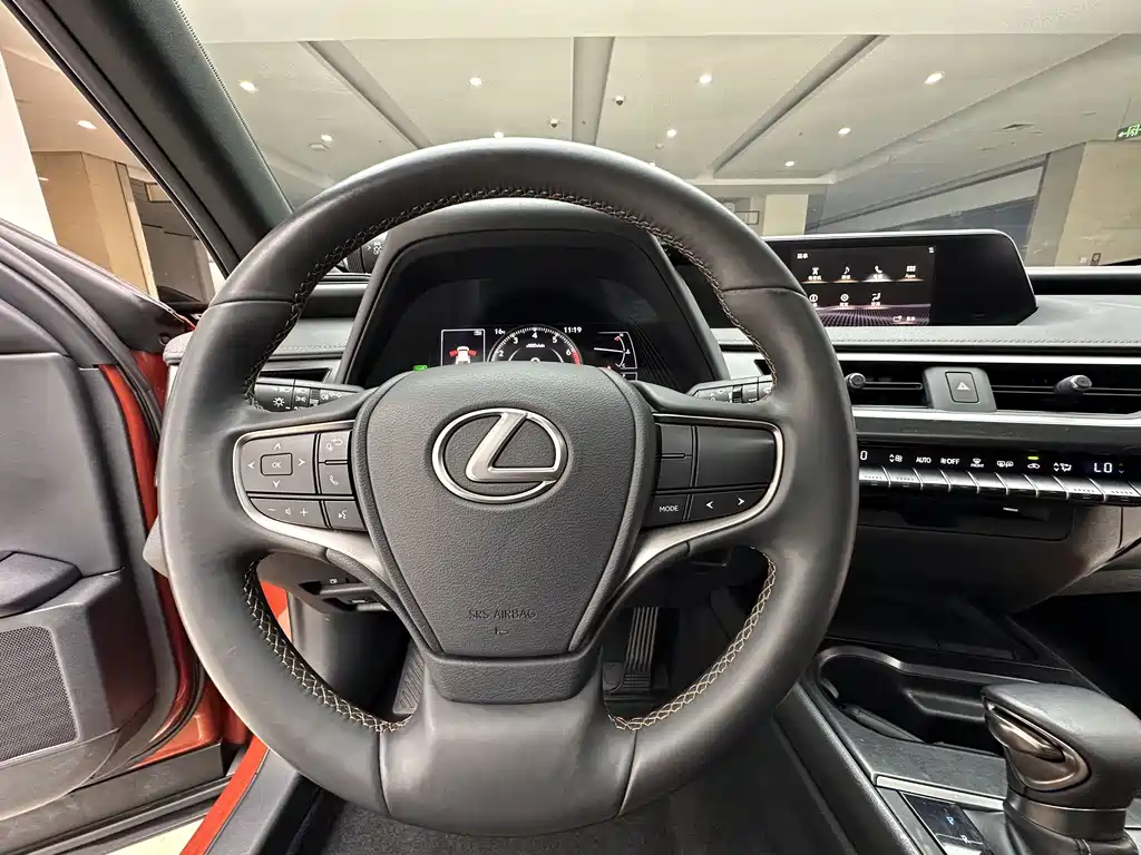Lexus UX — миниатюра 17