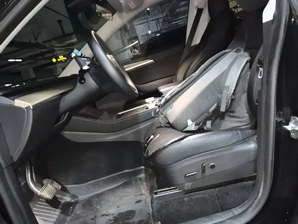 Tesla Model Y — миниатюра 11