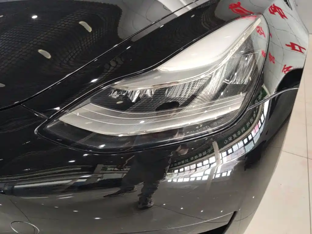Tesla Model 3 — миниатюра 24