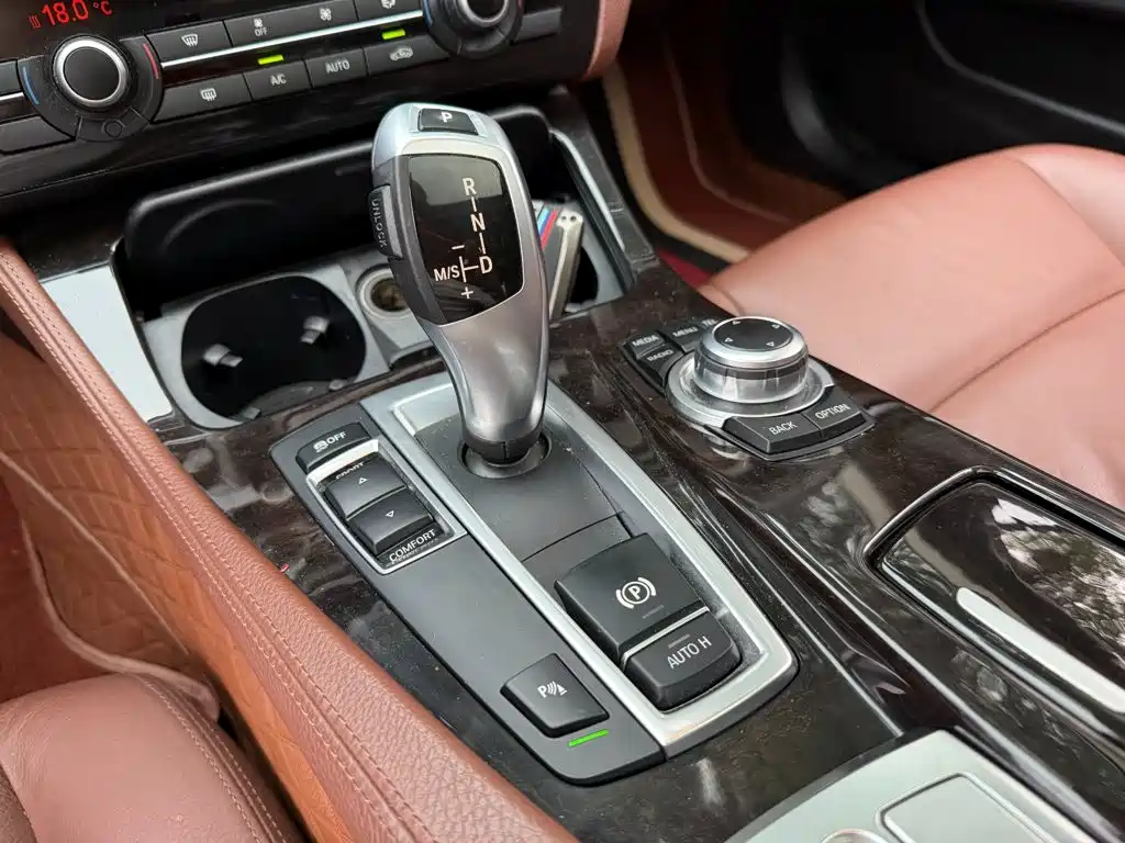 BMW 5 Series — миниатюра 9