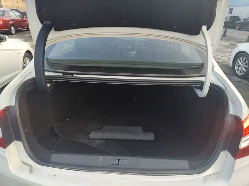 Peugeot 408 — миниатюра 19