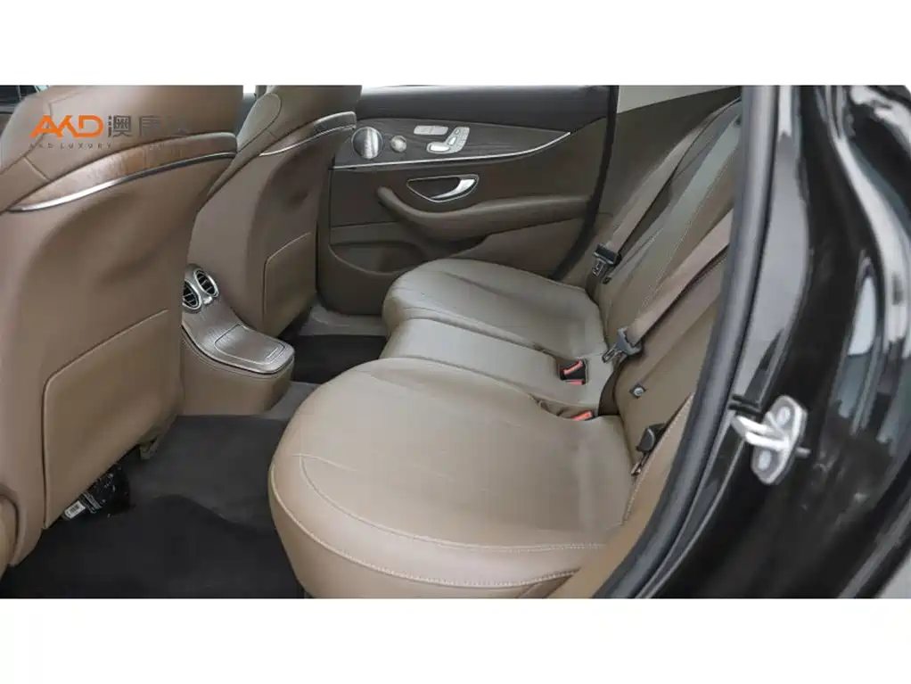 Mercedes-Benz E-Class — миниатюра 7