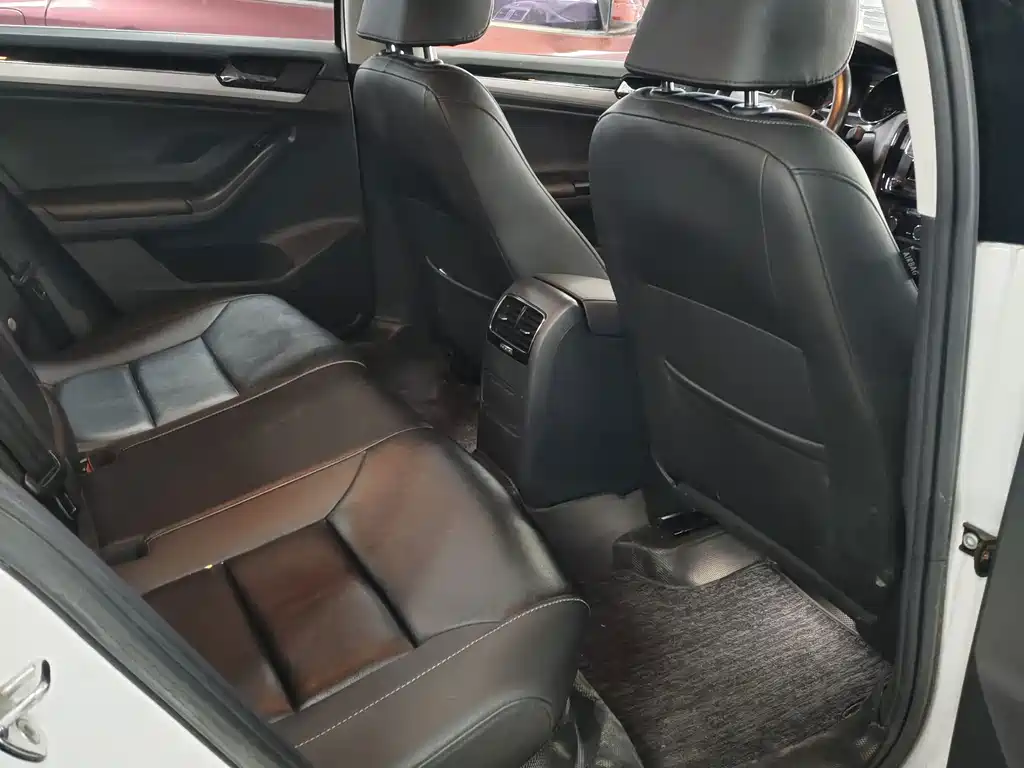 Volkswagen Sagitar — миниатюра 7
