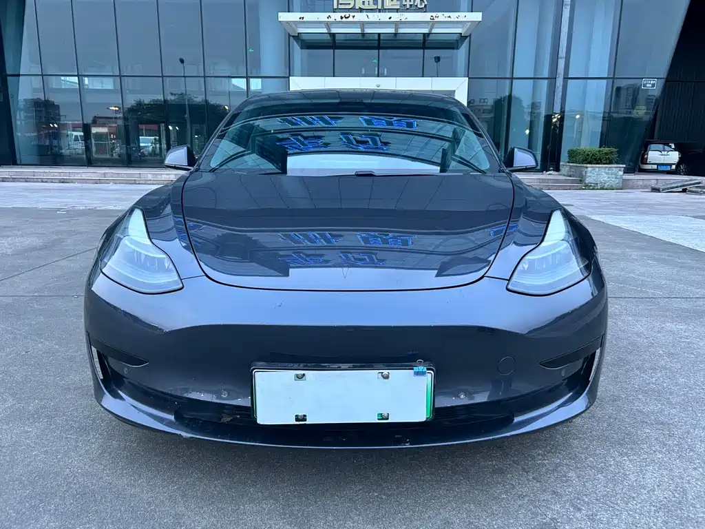 Tesla Model 3 — миниатюра 2