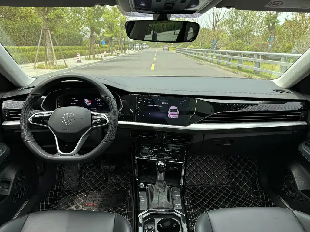Volkswagen Passat PHEV — миниатюра 13