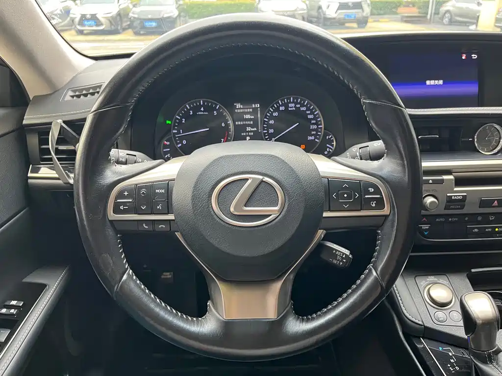 Lexus ES — миниатюра 15