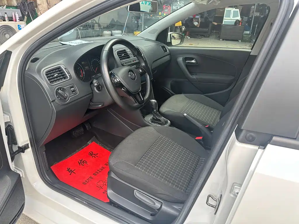 Volkswagen Polo — миниатюра 8