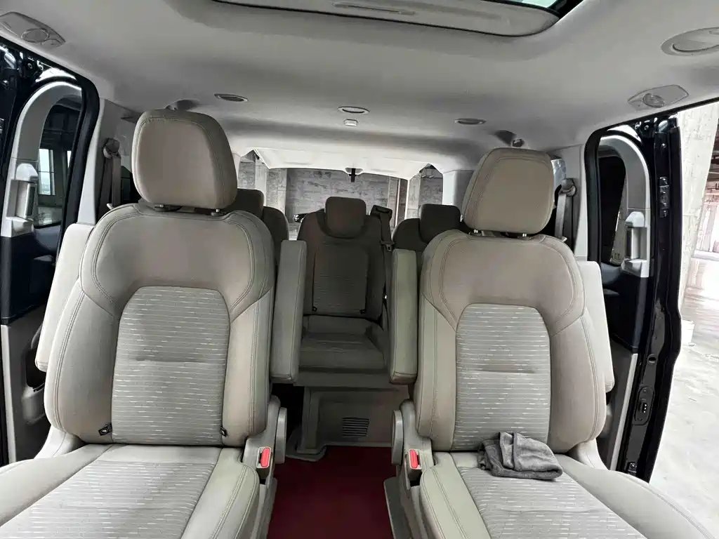 Ford Tourneo — миниатюра 6