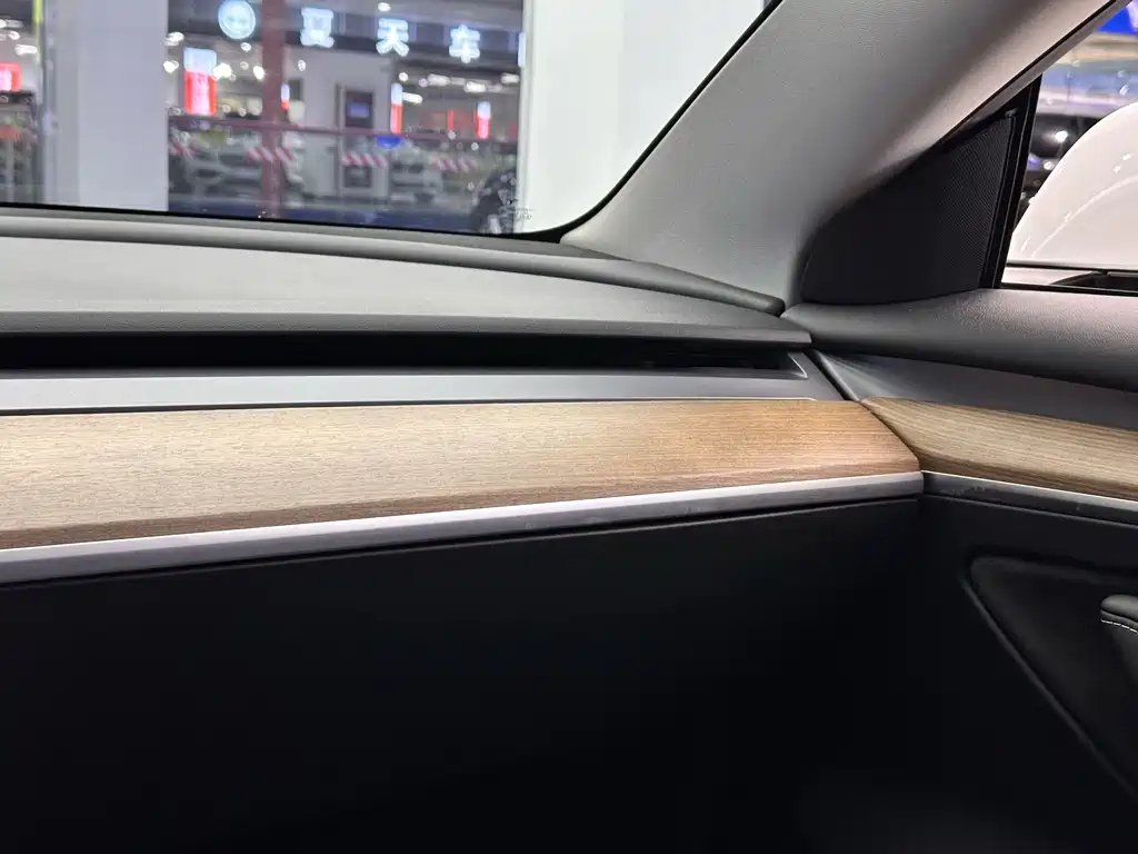 Tesla Model 3 — миниатюра 22
