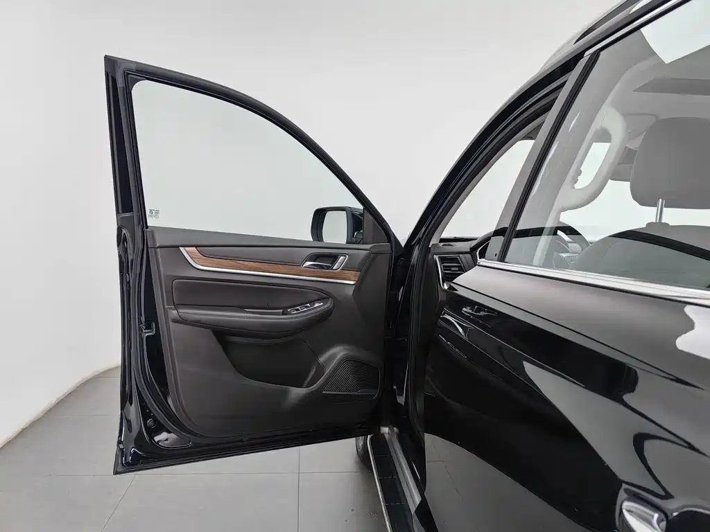 Roewe RX8 — миниатюра 8
