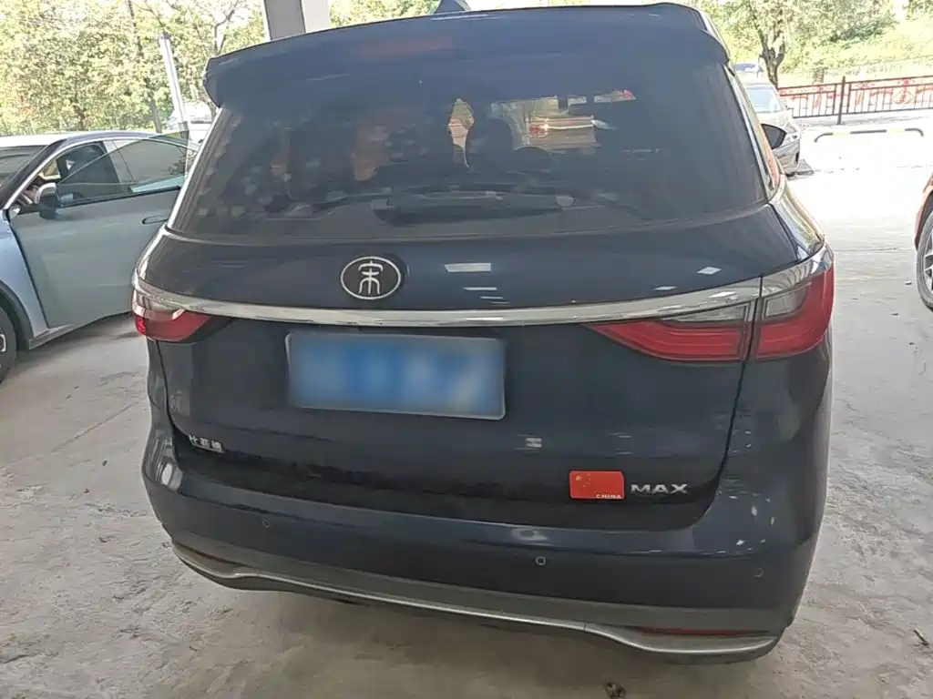 BYD MAX — миниатюра 6