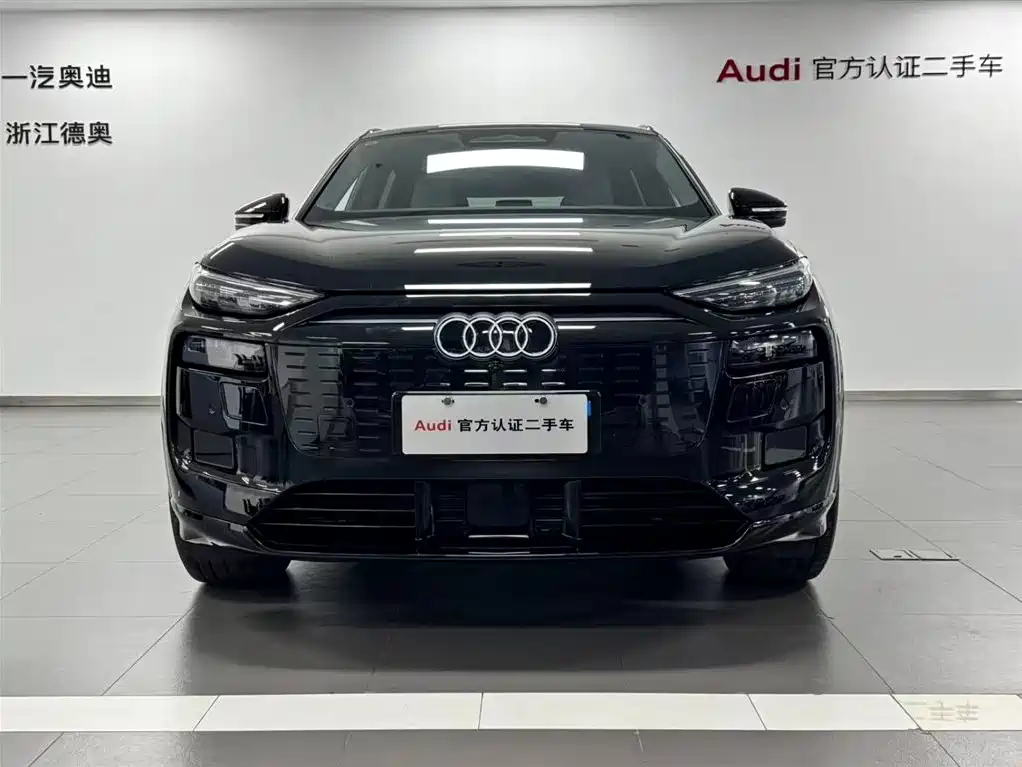 AUDI Q6L E TRON