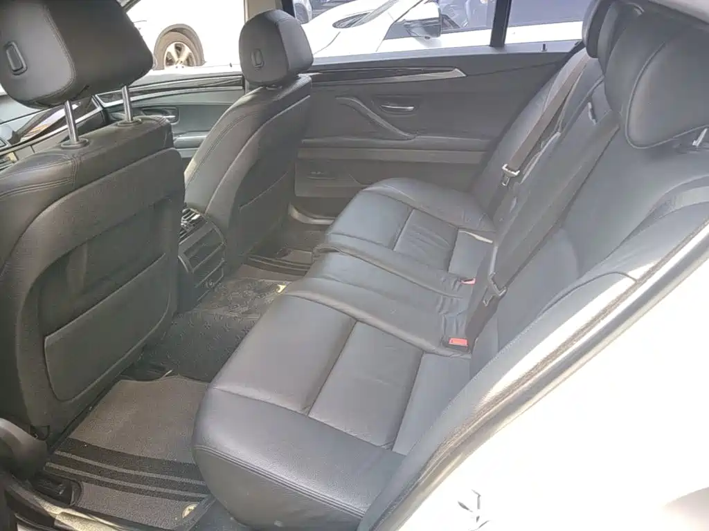 BMW 5 Series — миниатюра 17