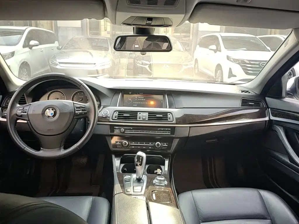 BMW 5 Series — миниатюра 10