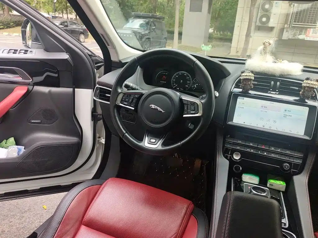 Jaguar F-PACE — миниатюра 6