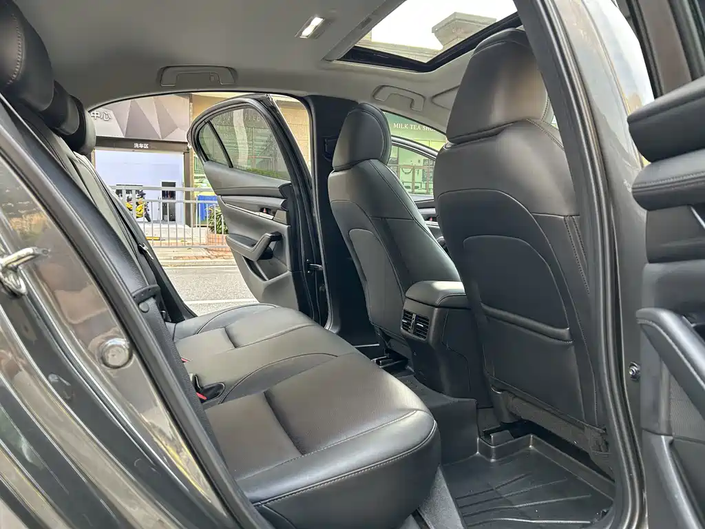 Mazda 3 Axela — миниатюра 8