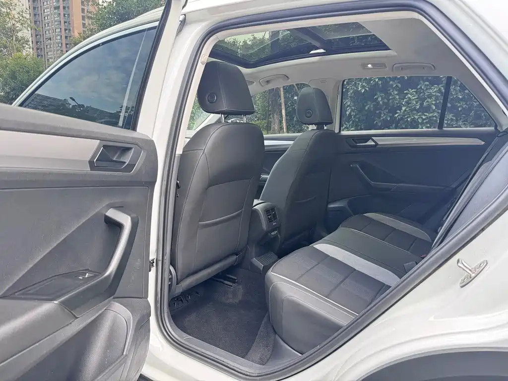 Volkswagen T-Roc — миниатюра 9
