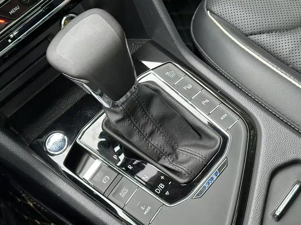 Volkswagen Tiguan L PHEV — миниатюра 10