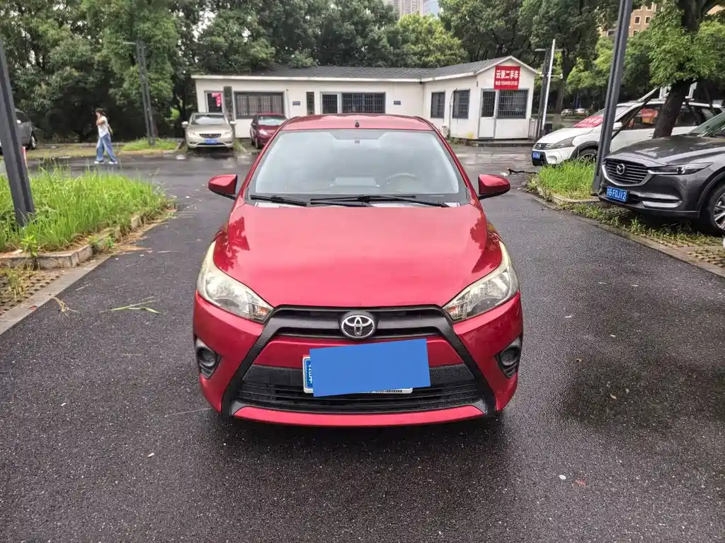 Toyota Yaris L — миниатюра 2