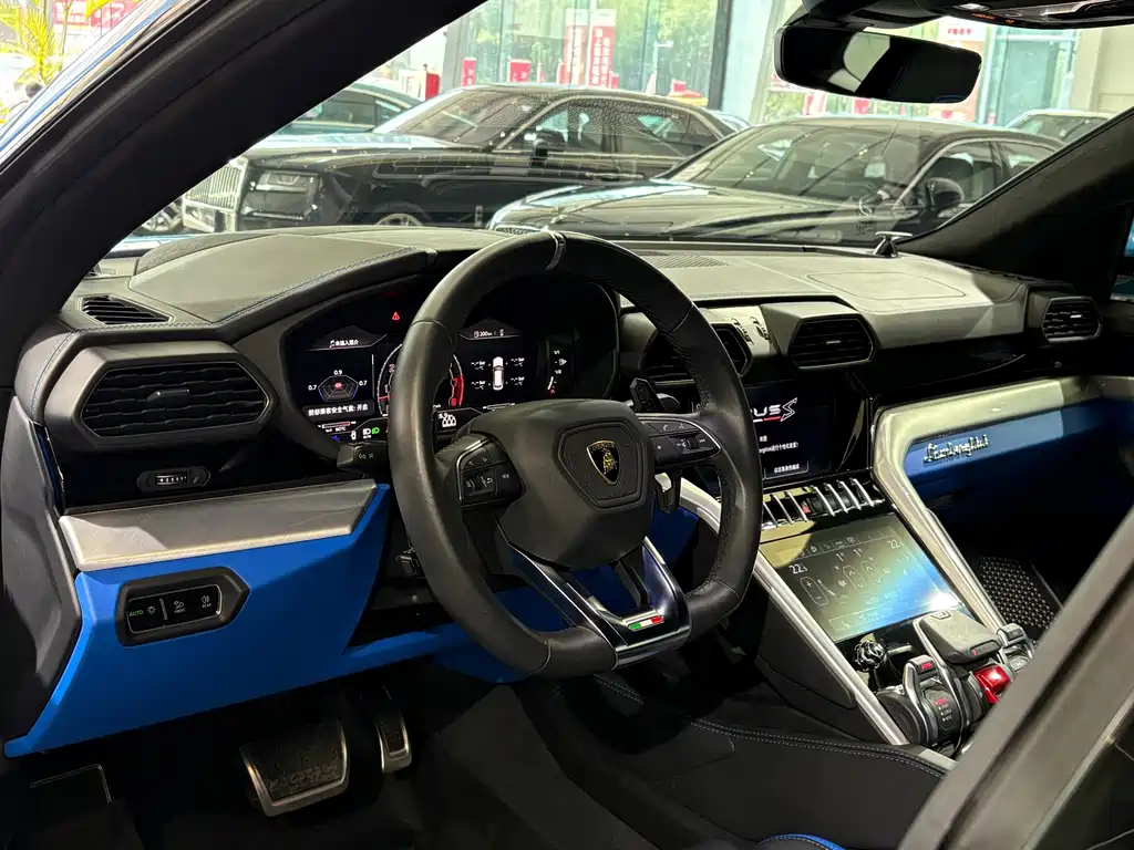 Lamborghini Urus — миниатюра 7