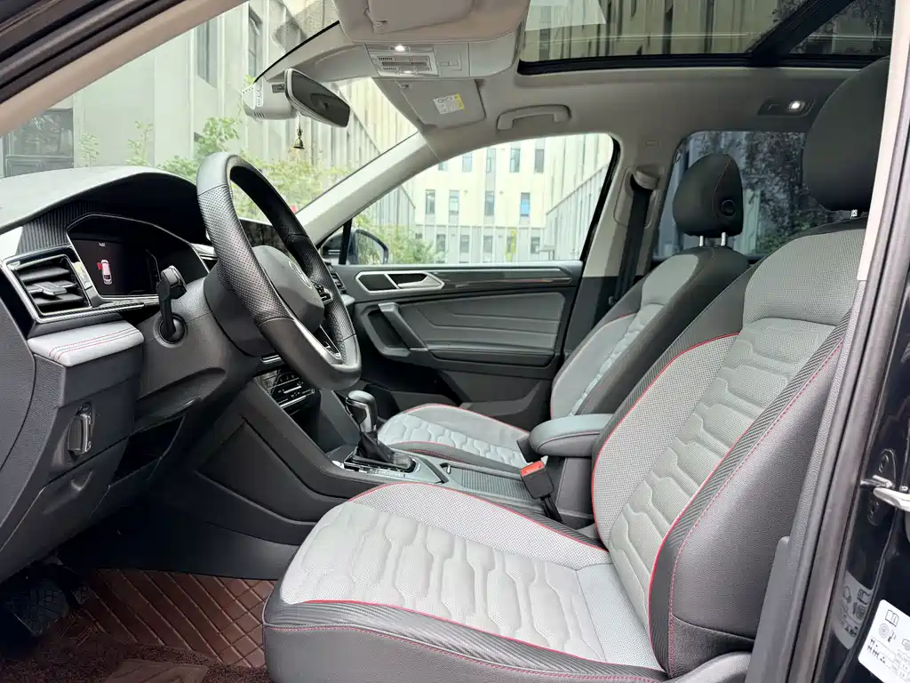 Volkswagen Tiguan L PHEV — миниатюра 4