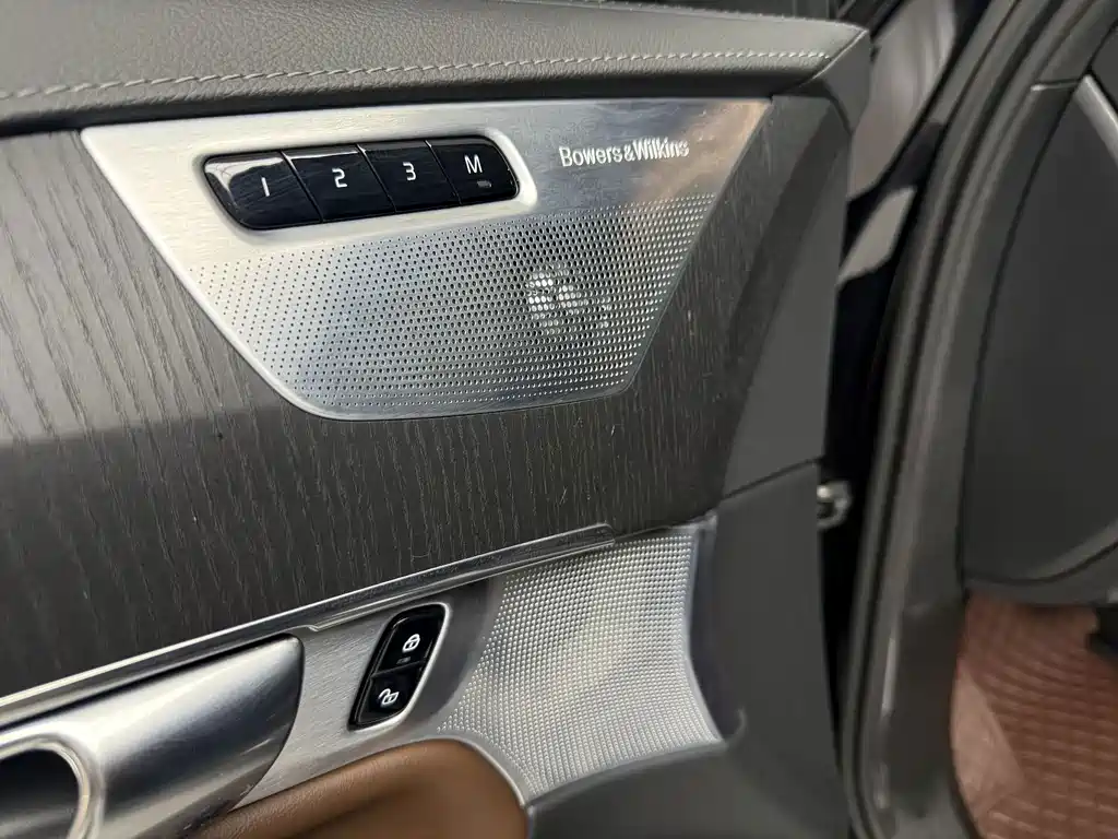 Volvo XC90 — миниатюра 14