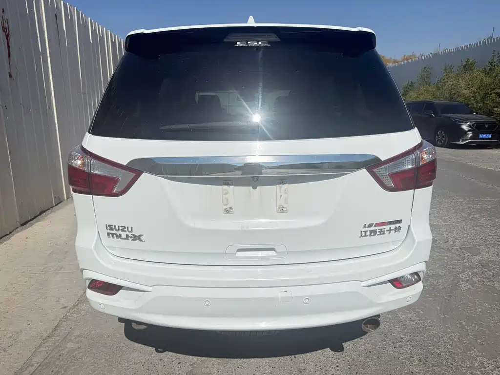 Isuzu MU-X — миниатюра 8