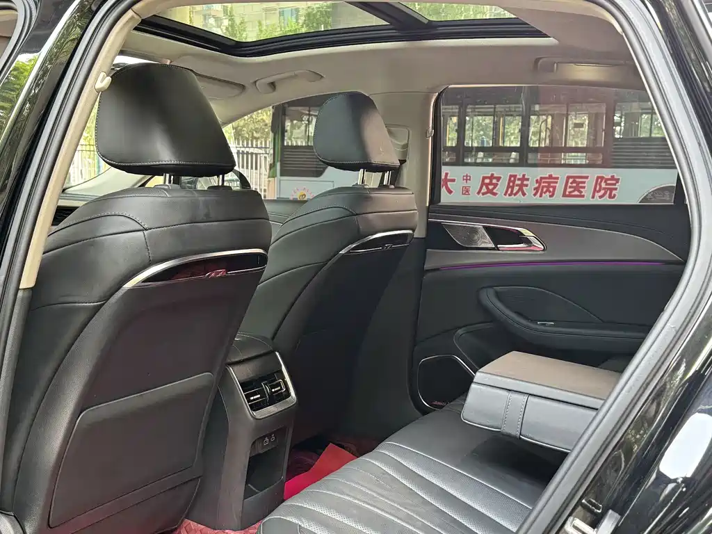 Hongqi Hongqi H5 — миниатюра 9