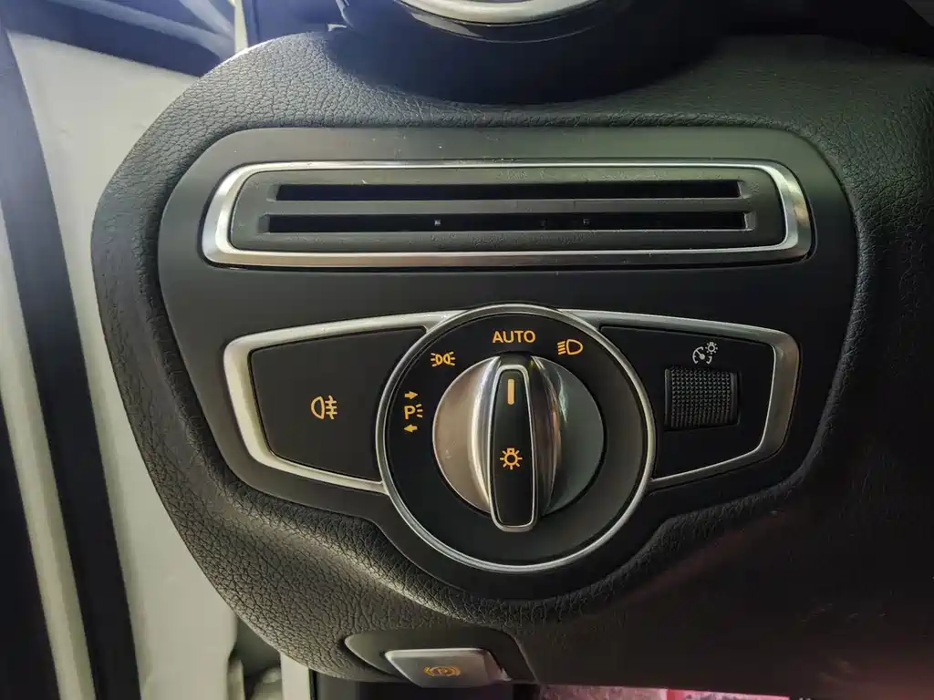 Mercedes-Benz C-Class — миниатюра 13