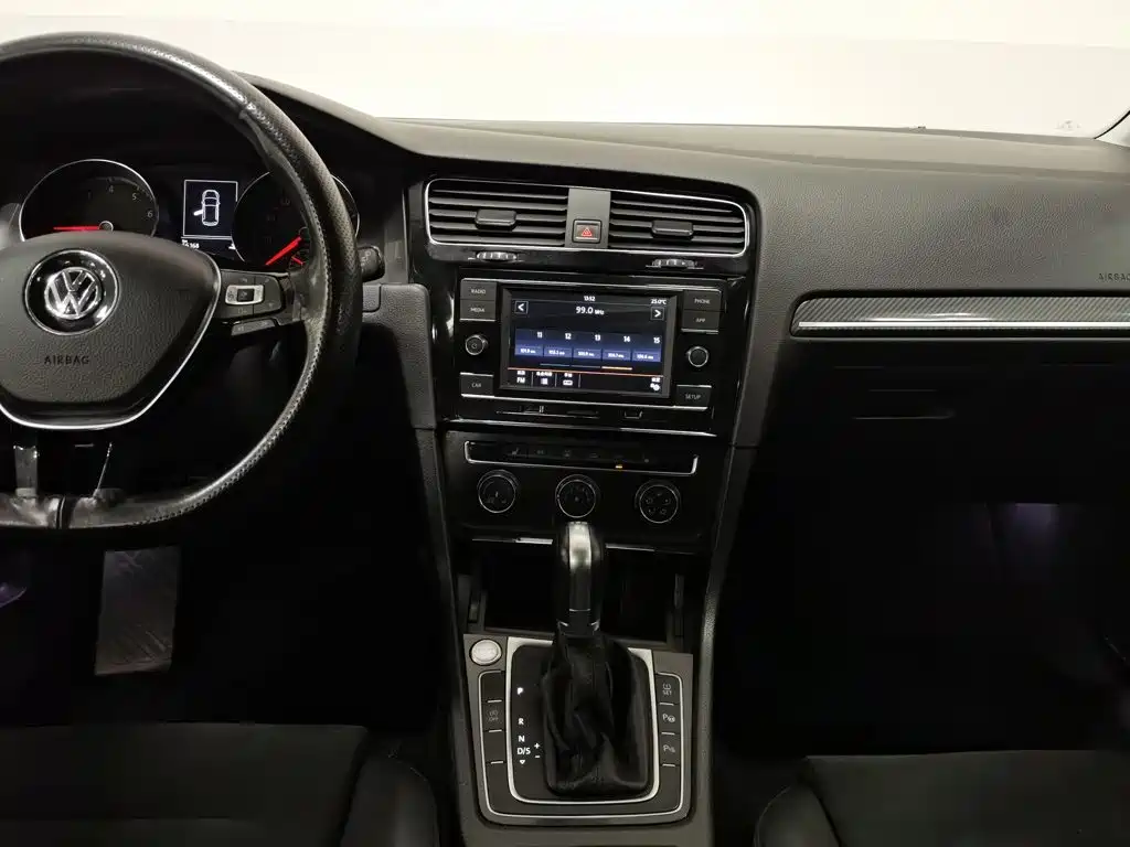Volkswagen Golf — миниатюра 12