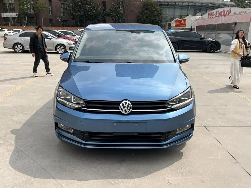 Volkswagen Touran — миниатюра 2