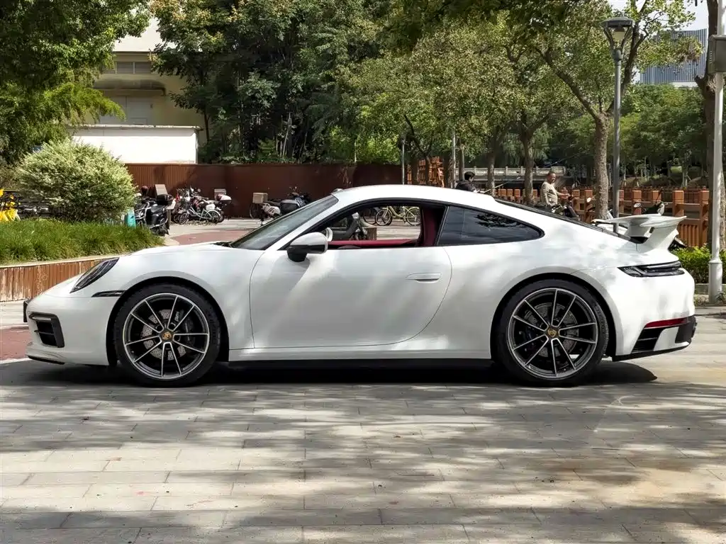 PORSCHE 911