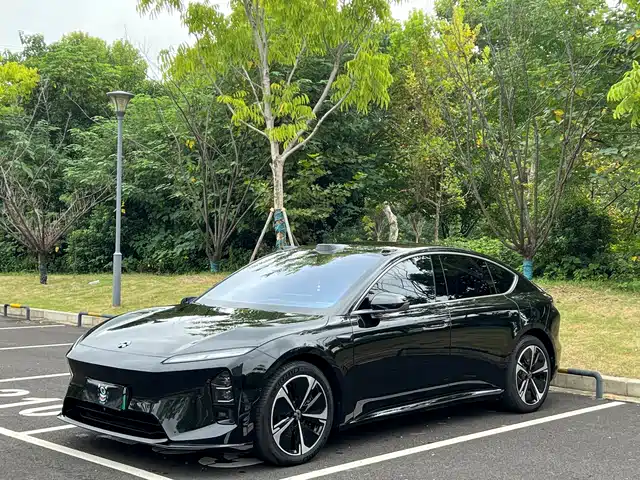 NIO ET5