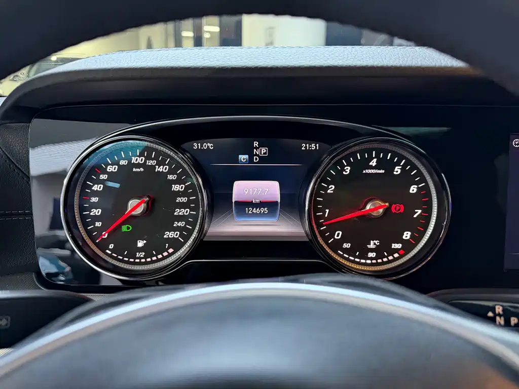 Mercedes-Benz E-Class (Import) — миниатюра 10